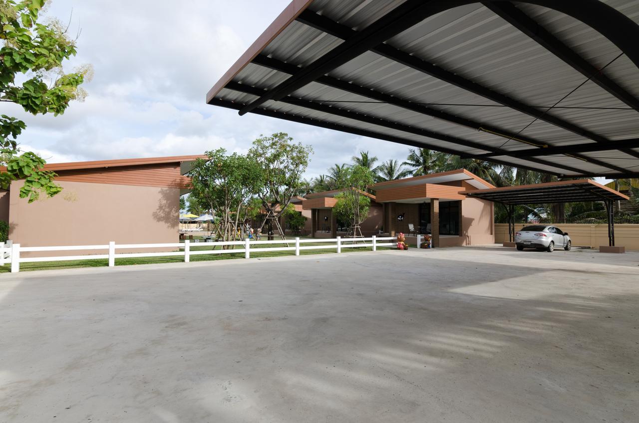 Golf Inn Resort Samut Songkhram Exterior foto